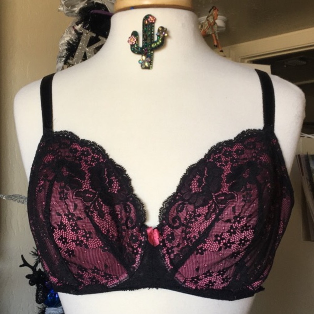 Victoria’s Secret 36DD Pink Lace Bra